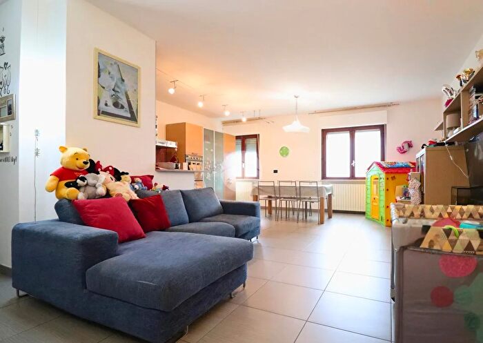 Appartamento trilocale in vendita in Via d Alighieri, Miglianico