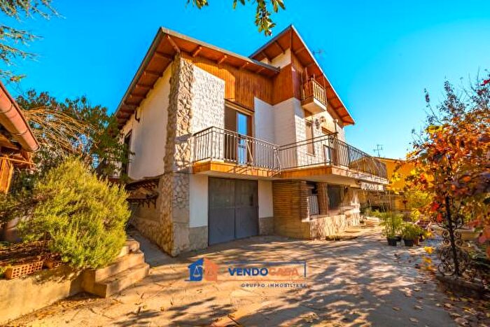 Casa con 6 locali in vendita in Strada Montenero d, Bra