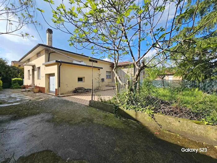 Appartamento con 6 locali in vendita in Castelraimondo