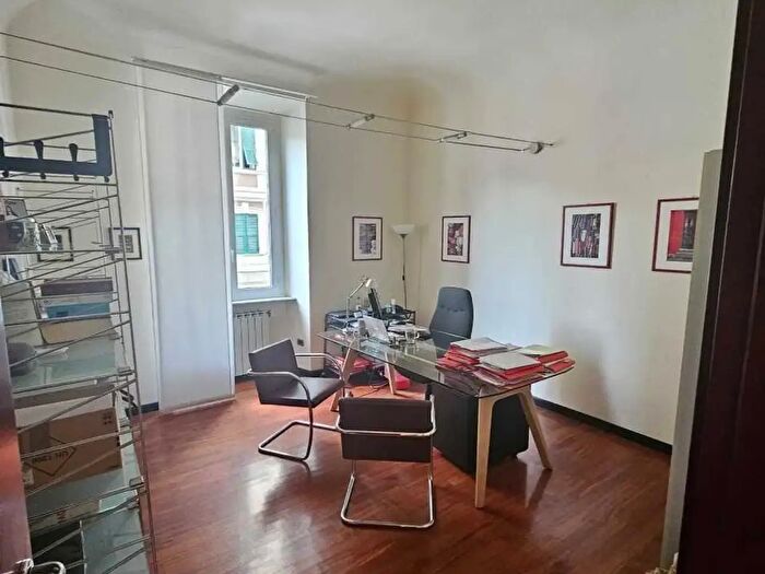 Appartamento con 5 locali in vendita in Savona