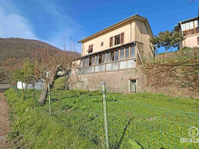 Casa con 11 locali in vendita in Via Foce di Castevoli, Mulazzo