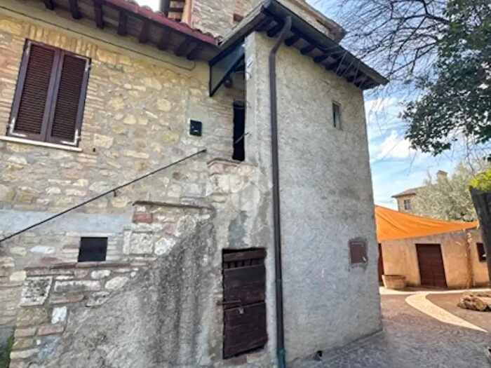 Appartamento trilocale in vendita in Via del Mulino, Gualdo Cattaneo