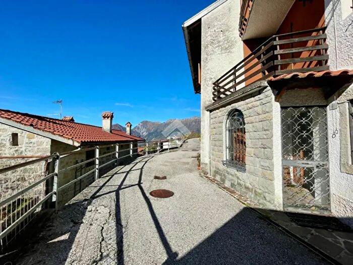 Casa trilocale in vendita in Frazione Grotte di Villanova, Lusevera