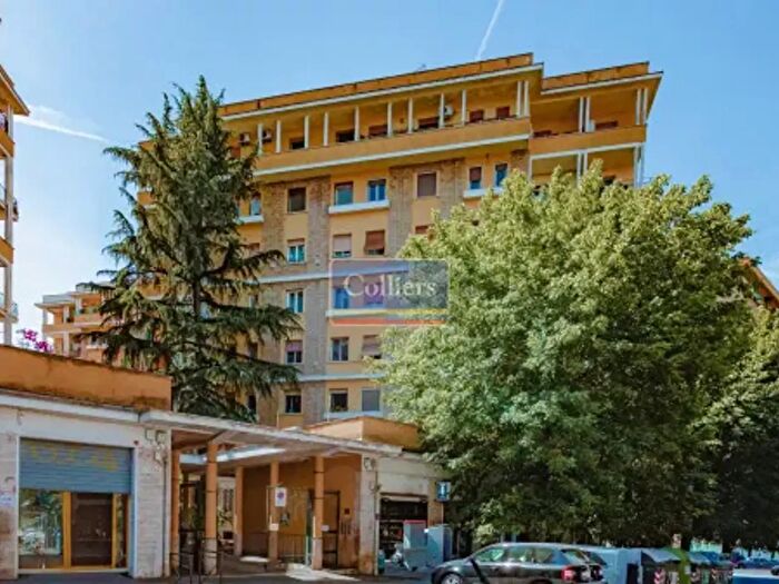 Appartamento trilocale in vendita in Via Rosa Raimondi Garibaldi, Roma