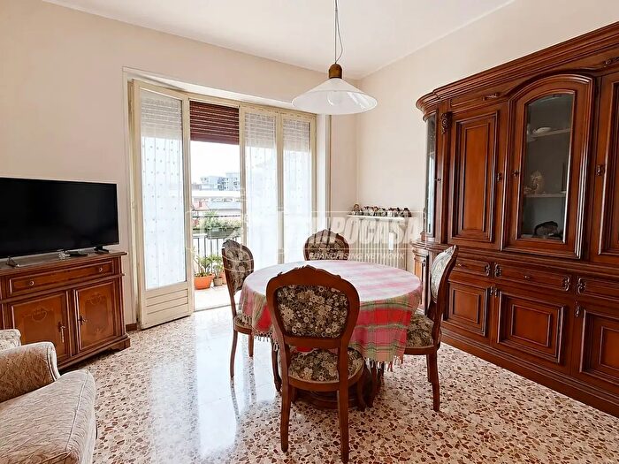 Appartamento trilocale in vendita in Via Andrea Fantoni, Bergamo