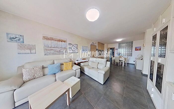 Appartamento trilocale in vendita in Via Fratelli Rosselli, Triggiano