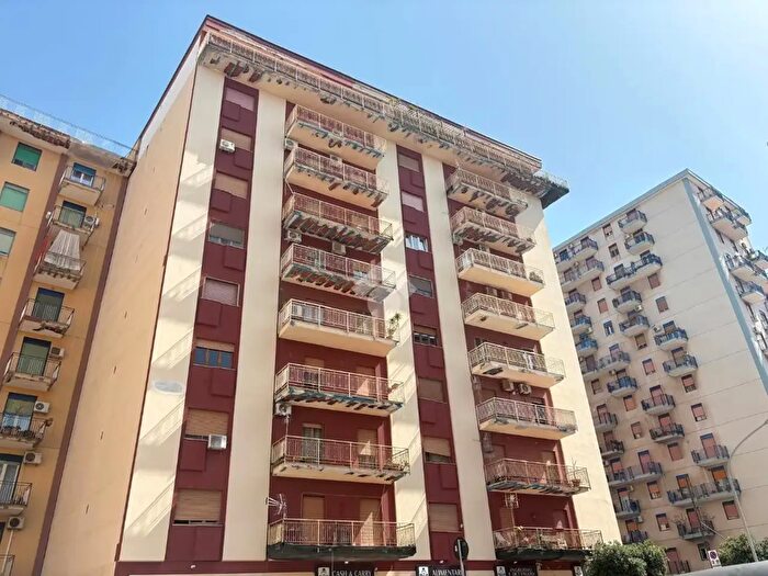 Appartamento trilocale in vendita in Via La Franca Sebastiano, Palermo