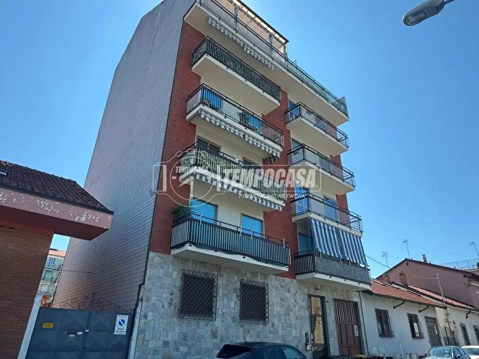 Appartamento trilocale in vendita in Via Emilio De Marchi, Torino