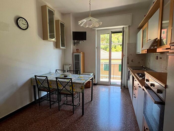 Appartamento bilocale in affitto in Via Pica, Borgoratti, Genova