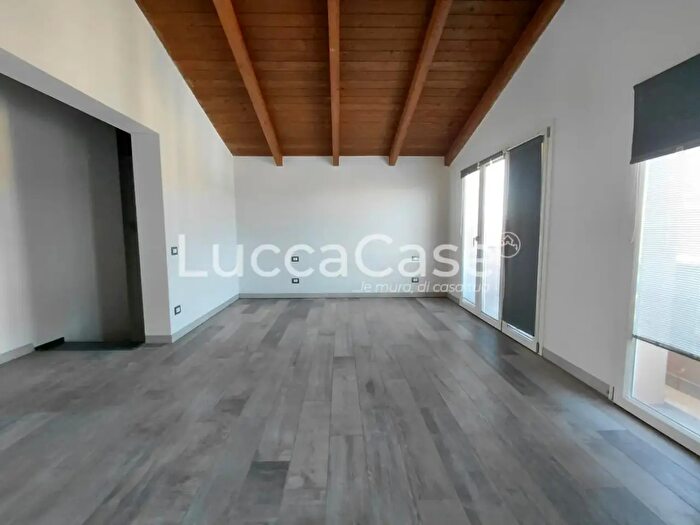 Casa con 6 locali in vendita in Altopascio