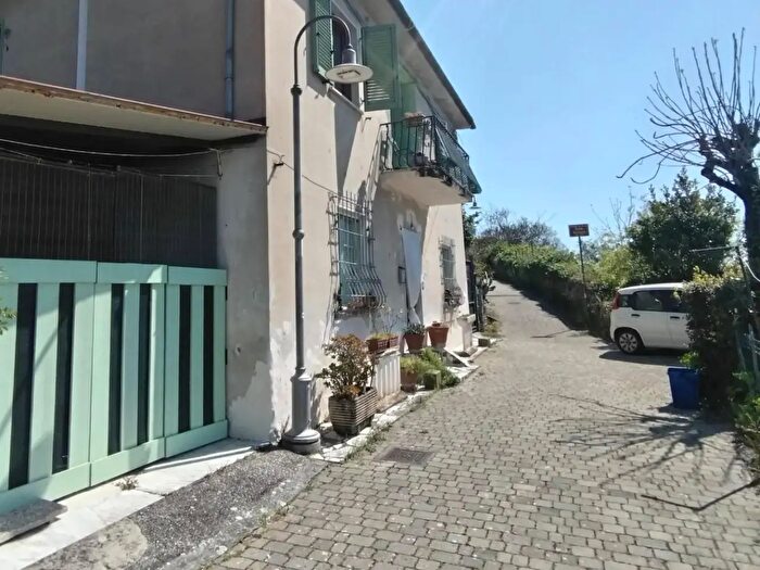 Appartamento quadrilocale in vendita in Massa