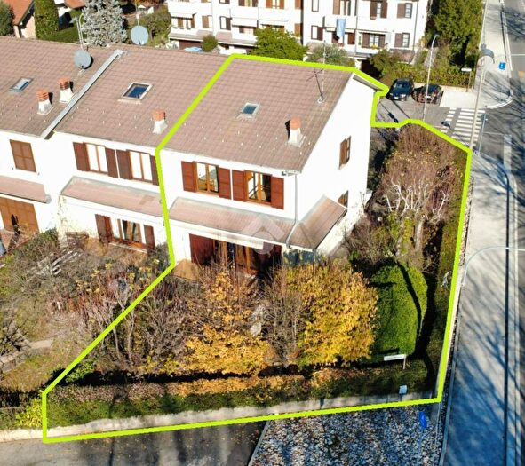 Casa quadrilocale in vendita in Via Walter Tobagi, Besana In Brianza