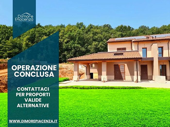 Casa con 8 locali in vendita in Croara, Gazzola