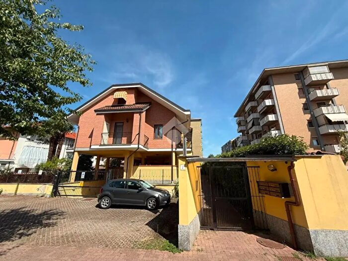 Appartamento con 5 locali in vendita in Via Settimo, Borgaro Torinese