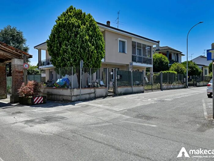 Appartamento quadrilocale in vendita in Via Trento Trieste, Cervignano D'Adda