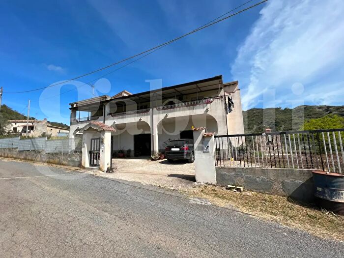Casa con 6 locali in vendita in Contrada Gallo, San Pietro In Amantea