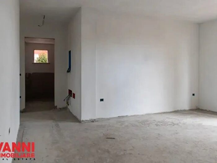 Appartamento con 6 locali in vendita in Via Monte Nevoso, Cecina