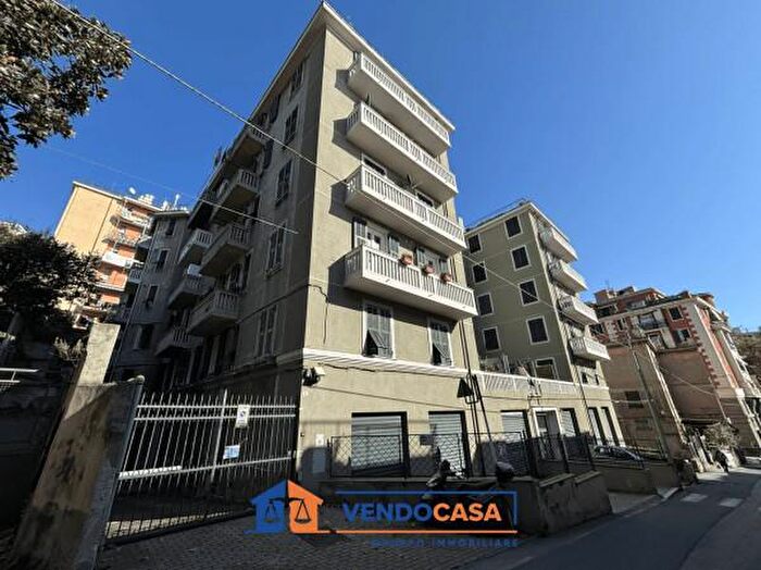 Appartamento con 6 locali in vendita in Via Coronata, Genova