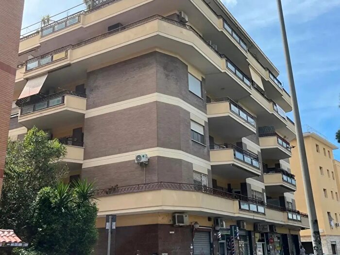 Appartamento quadrilocale in vendita in Via Stazione del Lido, Roma