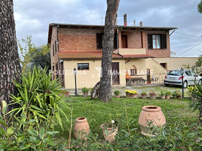 Casa con 7 locali in vendita in Via di Montenero, Montepulciano