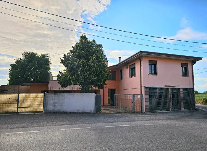Casa quadrilocale in vendita in Via Chiesa di Ponso, Ponso