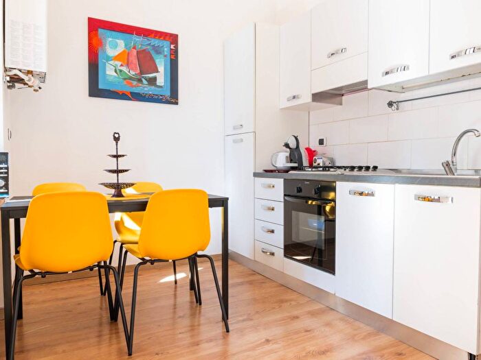 Appartamento monolocale in affitto in Via Jacopo Dal Verme, Isola, Milano