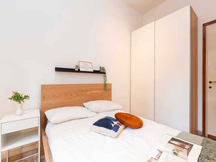 Appartamento con 6 locali in affitto in Via Francesco Primaticcio, Lorenteggio, Milano