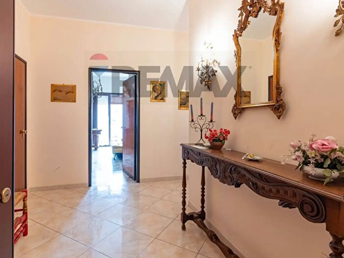 Appartamento con 7 locali in vendita in Via Rosario Gagliardi, Siracusa
