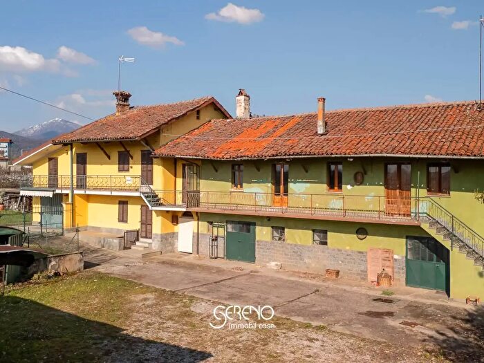 Casa con 8 locali in vendita in Via Conti della Morea, Busca