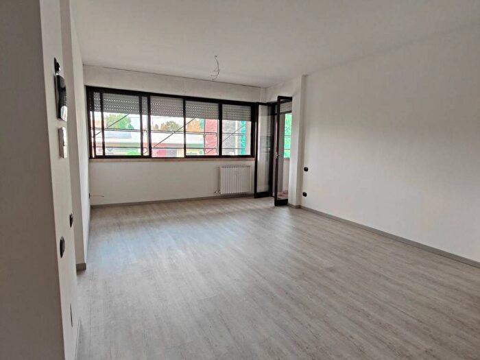 Appartamento trilocale in affitto in Via Milano, Centro, Malnate