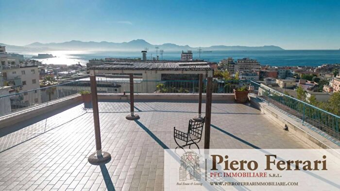 Appartamento con 9 locali in affitto in Parco Parco Comola Ricci Napoli, Napoli