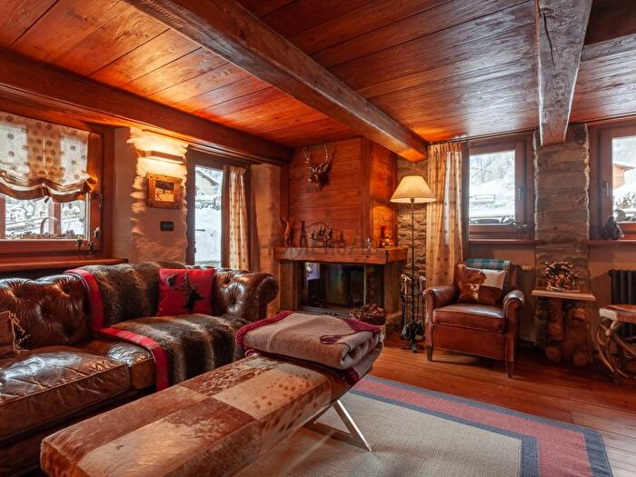 Casa con 6 locali in affitto in Strada Checrouit, Centro, Courmayeur