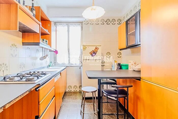 Appartamento trilocale in vendita in Via Codogno, Milano