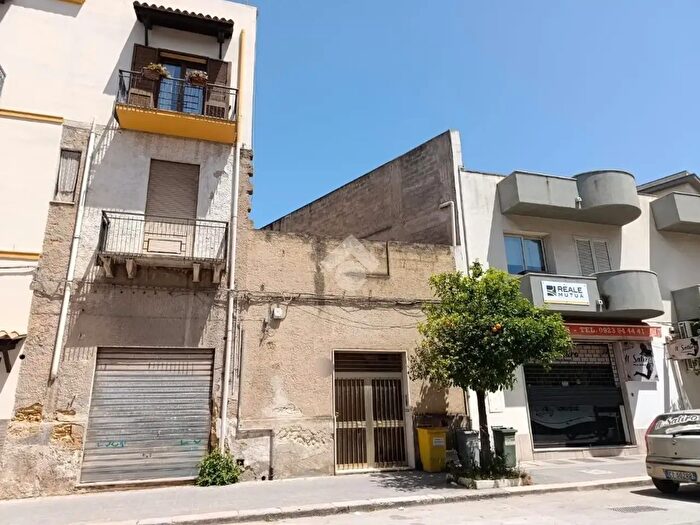 Appartamento quadrilocale in vendita in Via Pier Santi Mattarella, Mazara Del Vallo