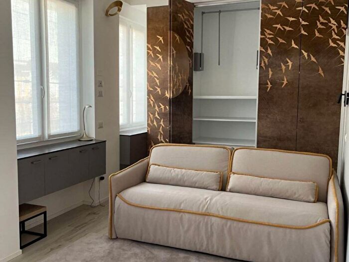 Appartamento monolocale in affitto in Via Cerva, Borgogna Largo Augusto, Milano