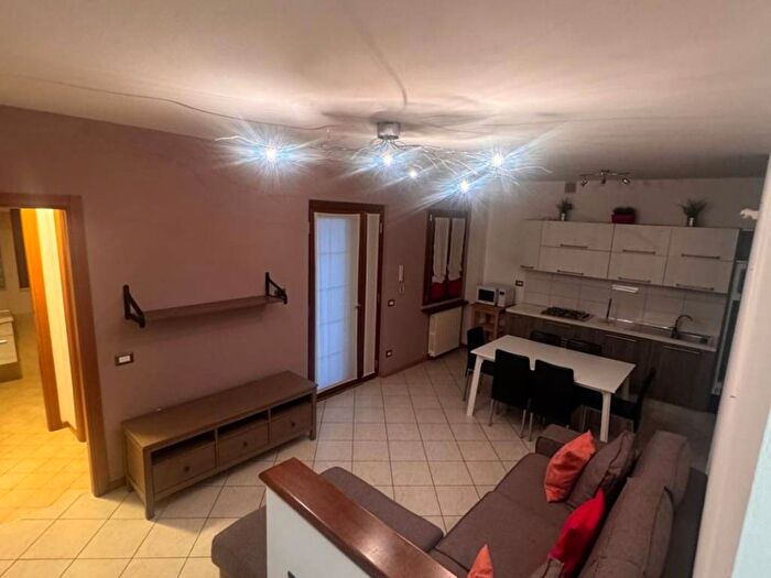 Appartamento trilocale in affitto in Centro, Calcinato