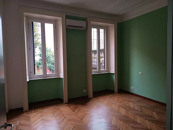 Appartamento quadrilocale in affitto in Via Spartaco, Montenero, Milano
