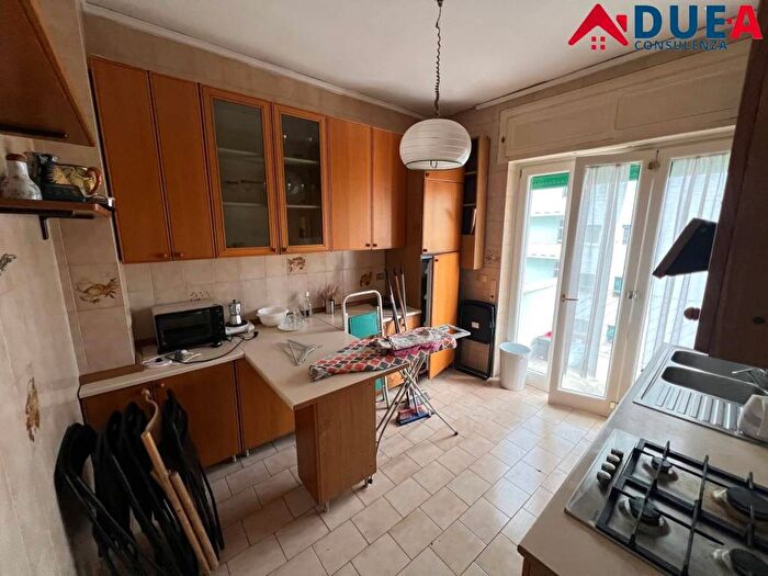 Appartamento quadrilocale in affitto in Via Francesco Cilea, Vomero, Napoli