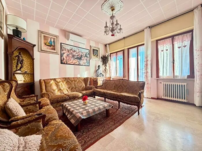 Appartamento con 5 locali in vendita in Via Kennedy, Castelleone