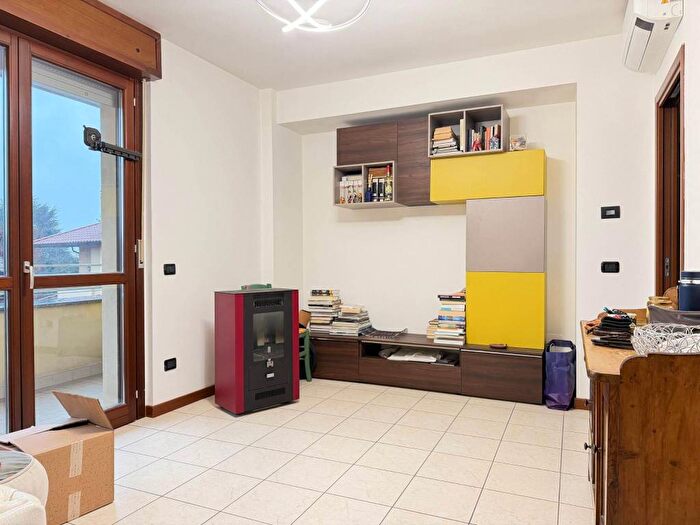 Appartamento trilocale in affitto in Via Vincenzo Gioberti, Parco Castello, Legnano