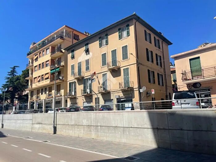 Appartamento con 5 locali in vendita in Via Trento, Imperia