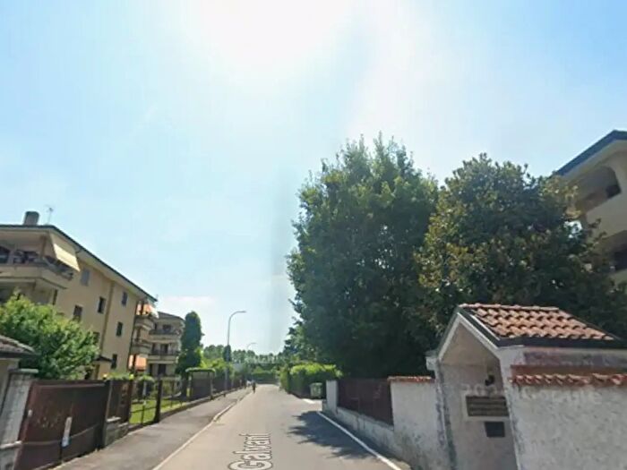 Appartamento quadrilocale in affitto in Via Roma, Binasco
