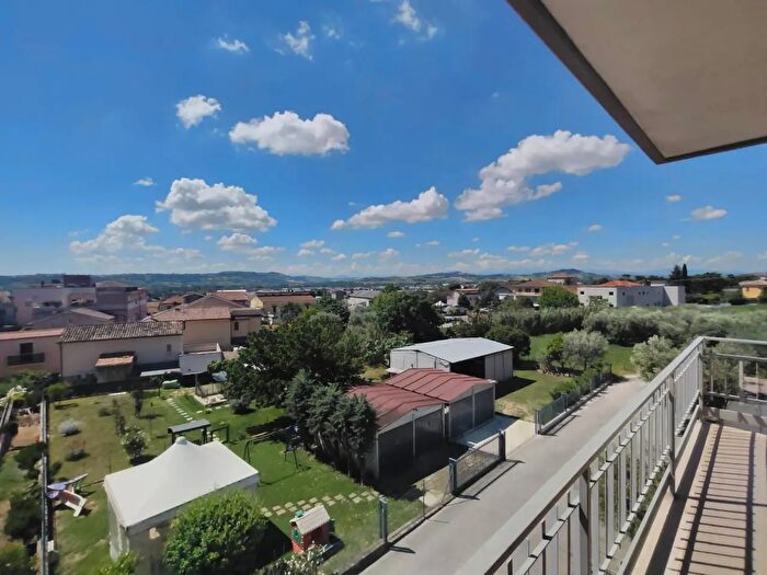 Appartamento con 5 locali in vendita in Via del Molino, Civitanova Marche