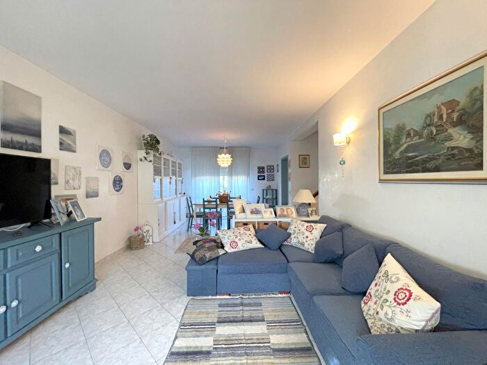 Casa con 5 locali in vendita in Camaiore