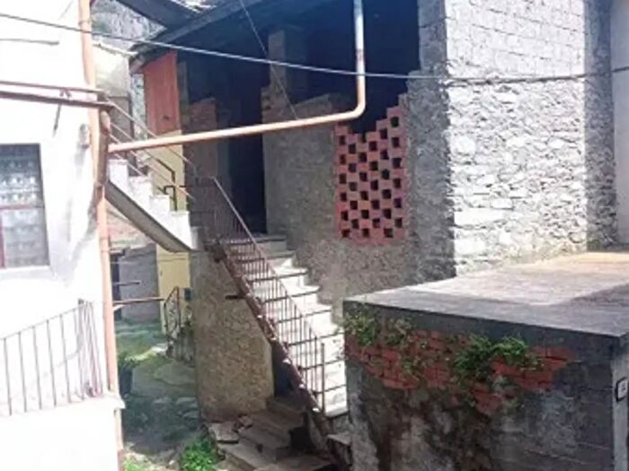 Casa con 6 locali in vendita in Via Cougnin, Hone