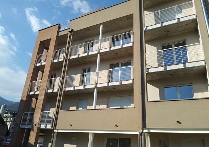 Appartamento trilocale in affitto in Corso Aprile, Centro, Erba