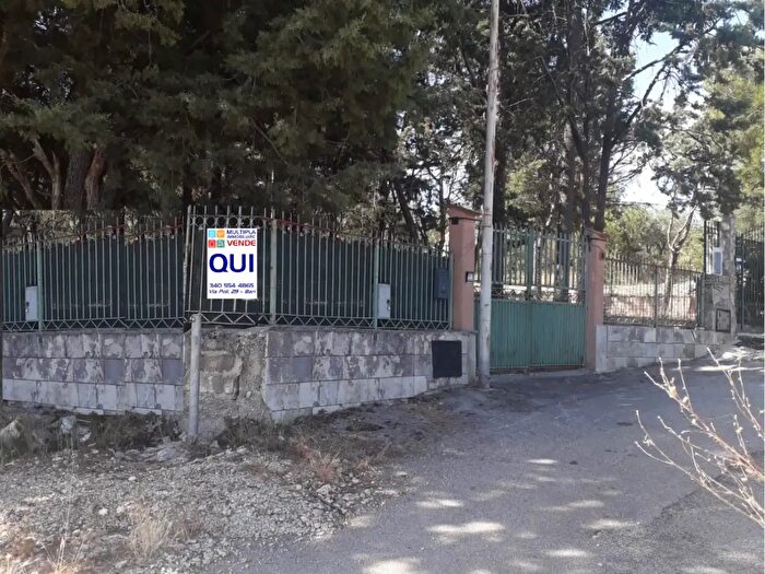 Casa con 7 locali in vendita in Via della Sentinella, Toritto
