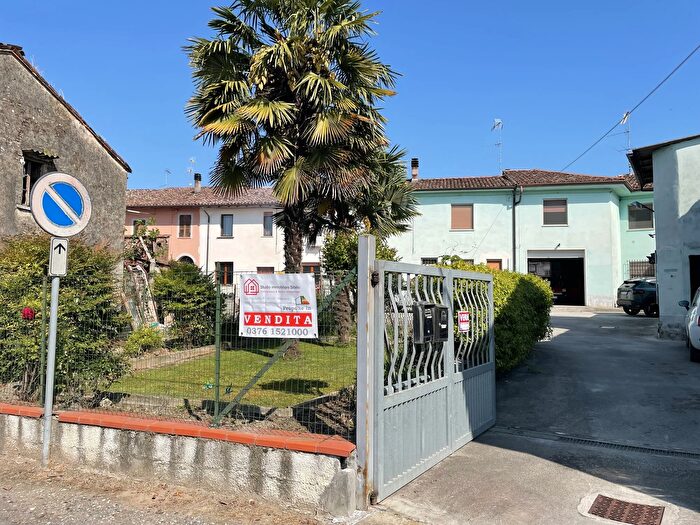 Casa con 5 locali in vendita in Via Ardigò, Casteldidone