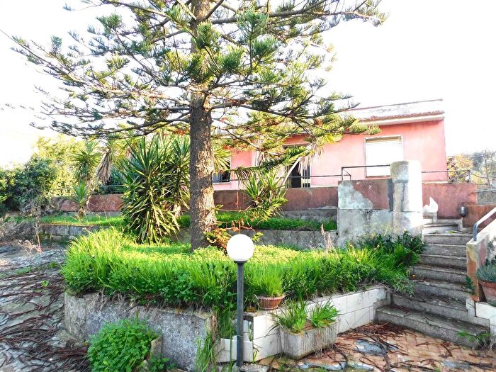 Casa con 7 locali in vendita in Cimilla, Ragusa