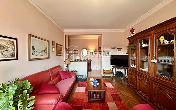 Appartamento con 5 locali in vendita in Via Genova, Torino